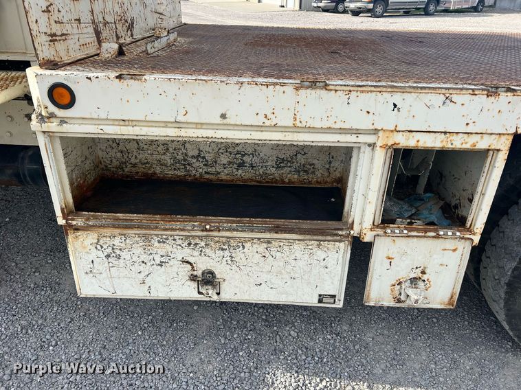 image for item NI9057 1990 Ford F800  crane truck