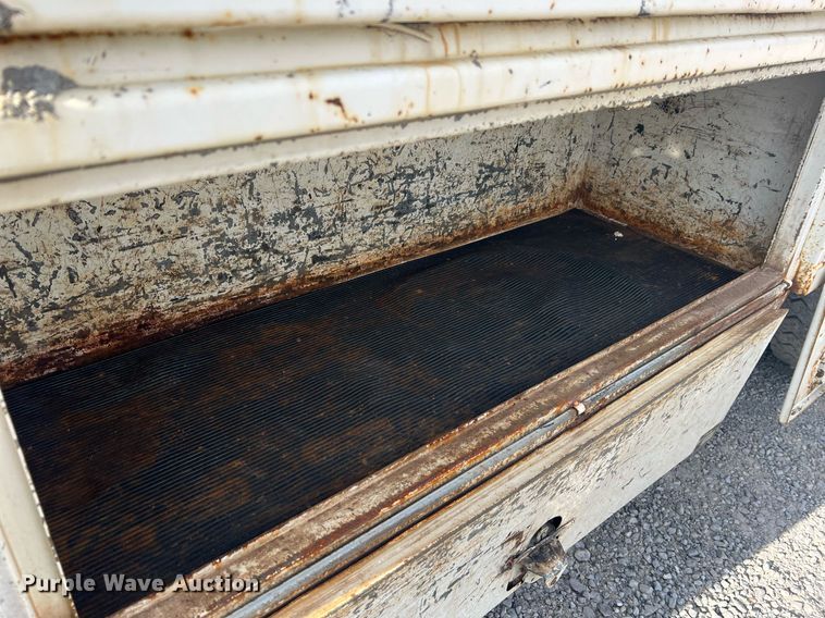 image for item NI9057 1990 Ford F800  crane truck