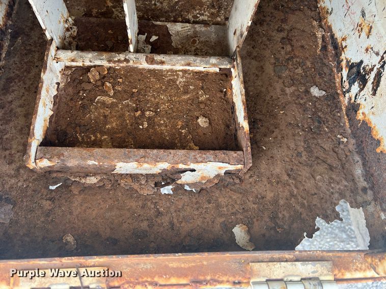 image for item NI9057 1990 Ford F800  crane truck