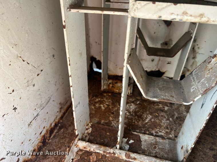 image for item NI9057 1990 Ford F800  crane truck