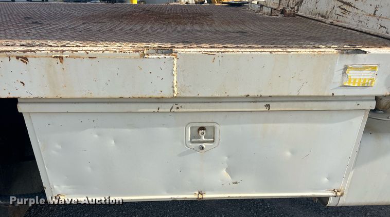 image for item NI9057 1990 Ford F800  crane truck