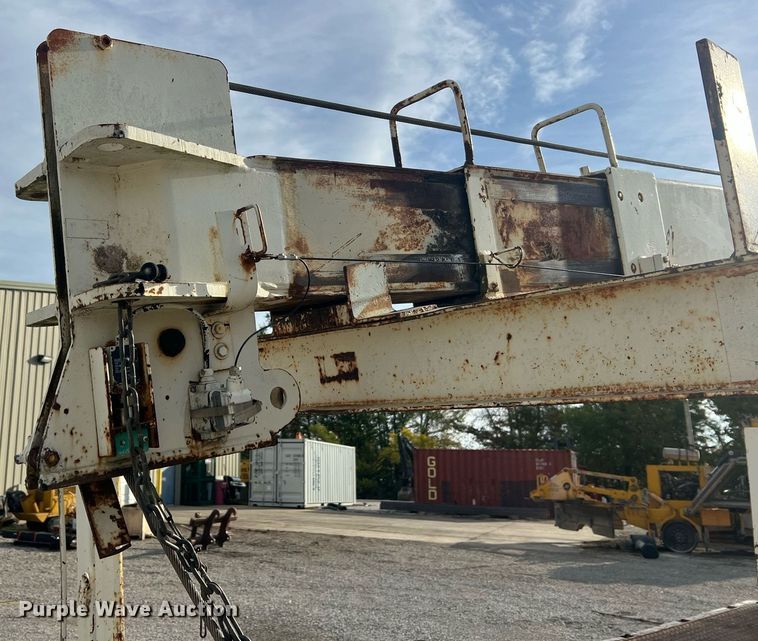 image for item NI9057 1990 Ford F800  crane truck