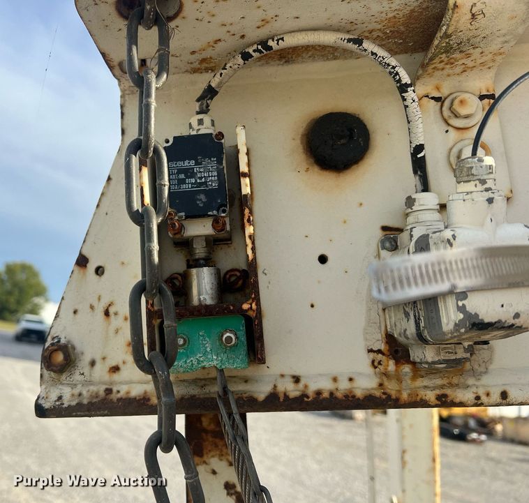 image for item NI9057 1990 Ford F800  crane truck