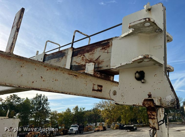 image for item NI9057 1990 Ford F800  crane truck