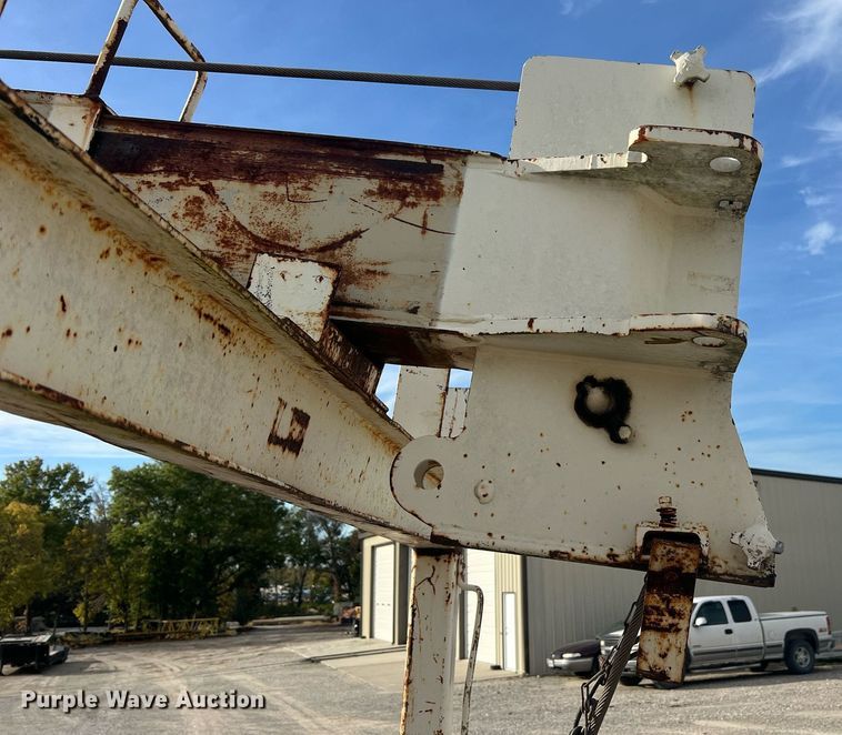 image for item NI9057 1990 Ford F800  crane truck