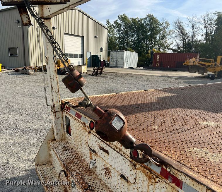 image for item NI9057 1990 Ford F800  crane truck