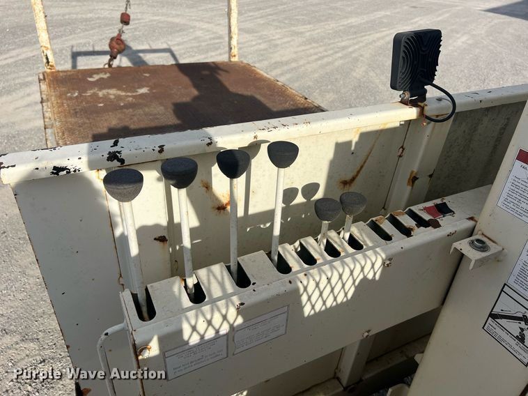 image for item NI9057 1990 Ford F800  crane truck