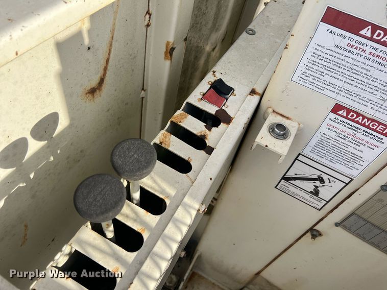 image for item NI9057 1990 Ford F800  crane truck