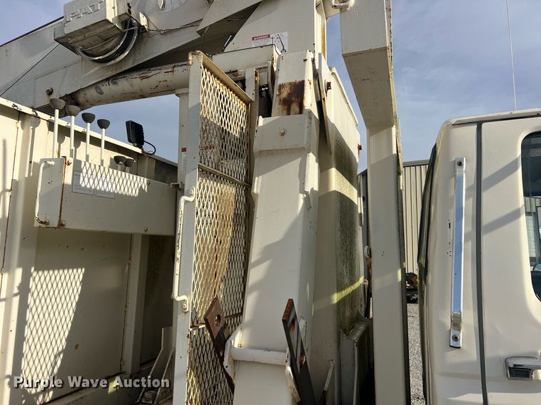 image for item NI9057 1990 Ford F800  crane truck