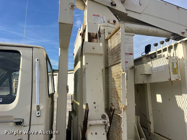 image for item NI9057 1990 Ford F800  crane truck
