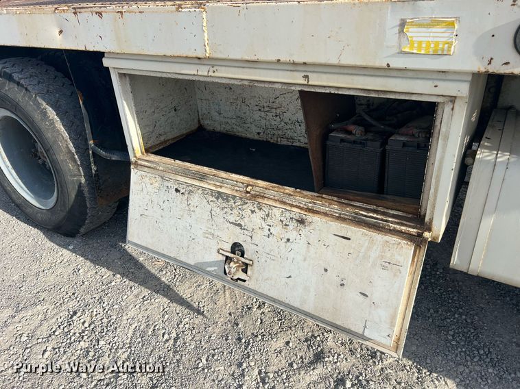 image for item NI9057 1990 Ford F800  crane truck