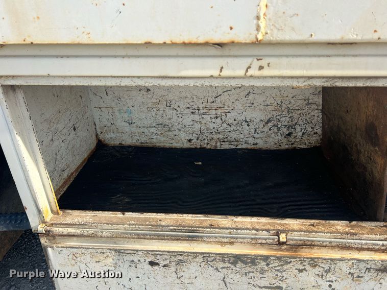 image for item NI9057 1990 Ford F800  crane truck