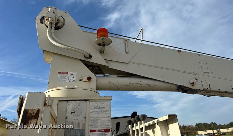 image for item NI9057 1990 Ford F800  crane truck