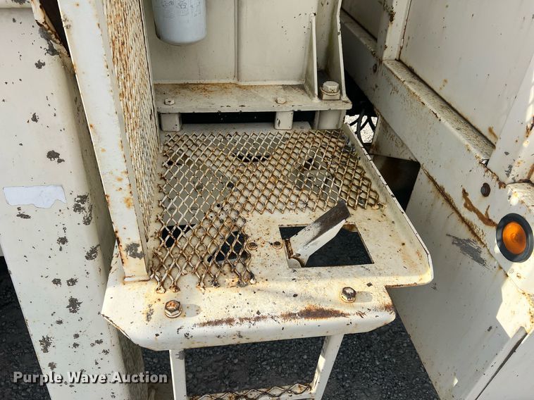 image for item NI9057 1990 Ford F800  crane truck