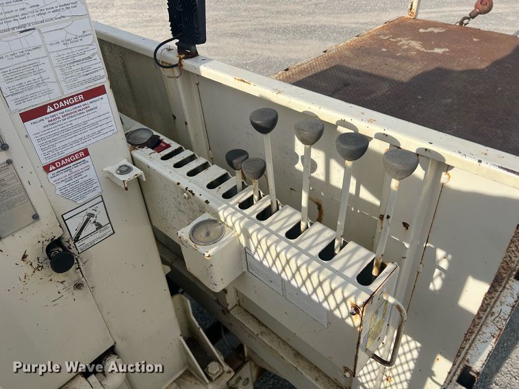 image for item NI9057 1990 Ford F800  crane truck