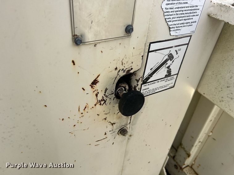 image for item NI9057 1990 Ford F800  crane truck