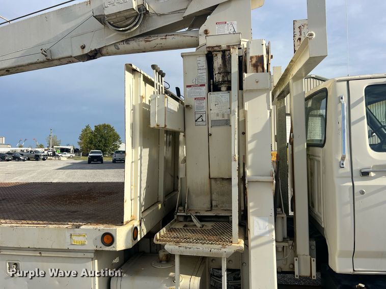 image for item NI9057 1990 Ford F800  crane truck