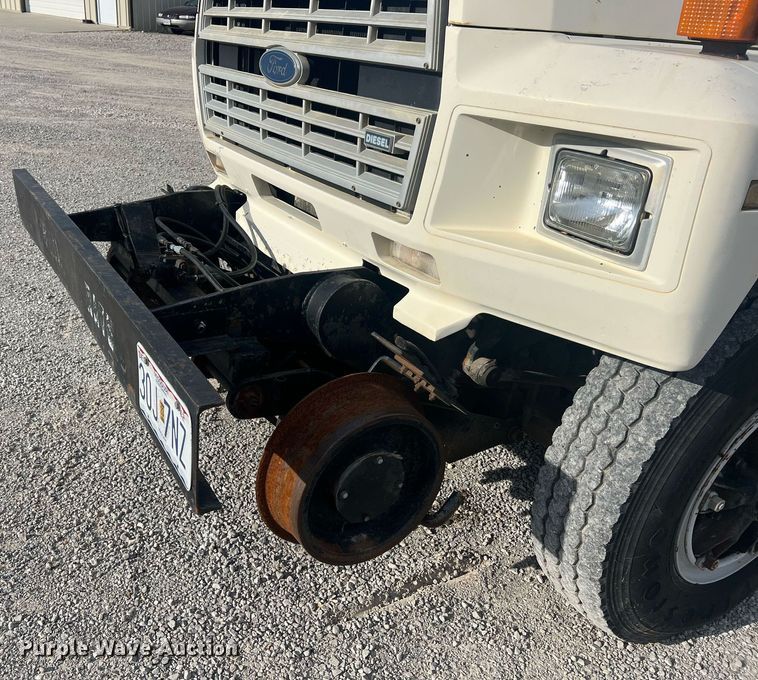 image for item NI9057 1990 Ford F800  crane truck