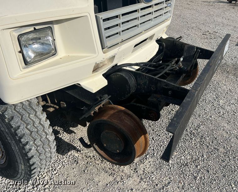 image for item NI9057 1990 Ford F800  crane truck