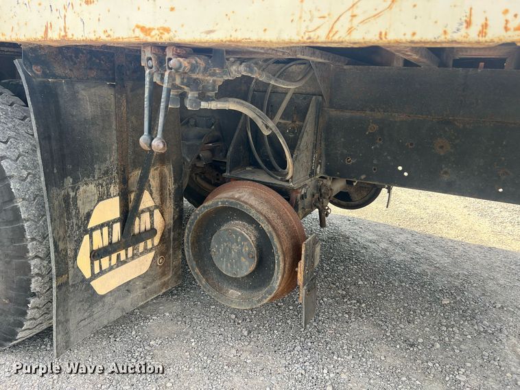 image for item NI9057 1990 Ford F800  crane truck
