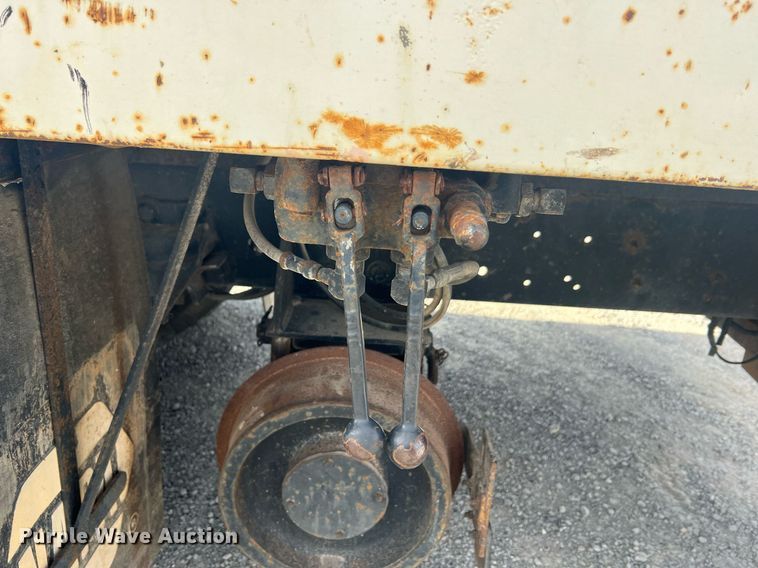 image for item NI9057 1990 Ford F800  crane truck