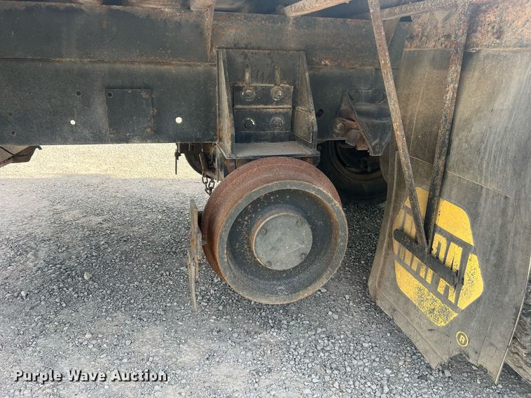 image for item NI9057 1990 Ford F800  crane truck