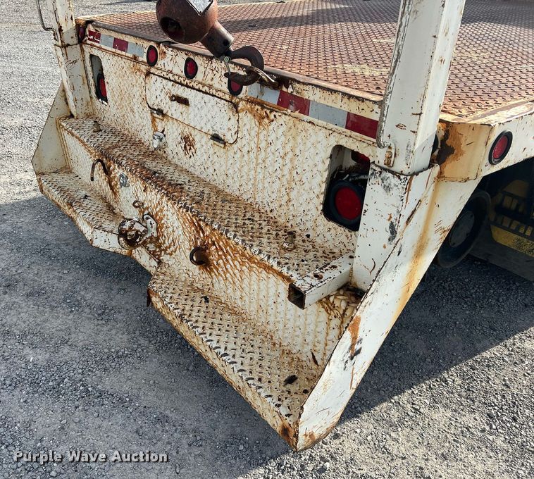 image for item NI9057 1990 Ford F800  crane truck