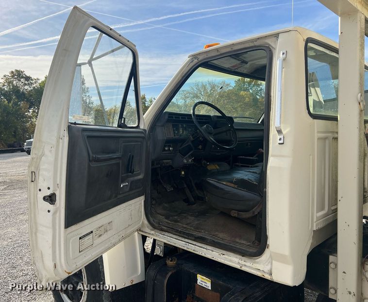image for item NI9057 1990 Ford F800  crane truck