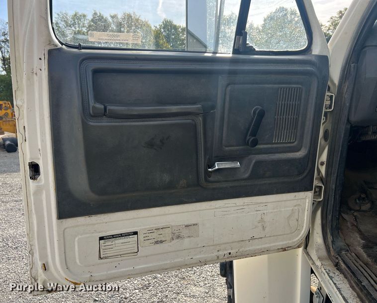 image for item NI9057 1990 Ford F800  crane truck