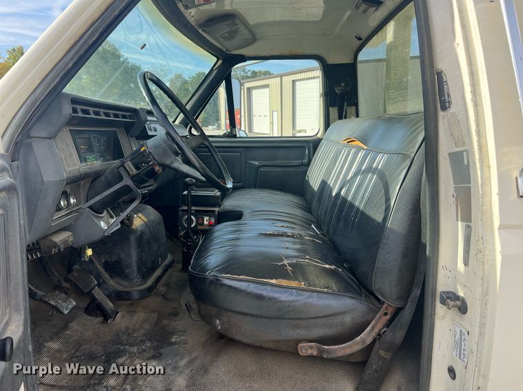 image for item NI9057 1990 Ford F800  crane truck