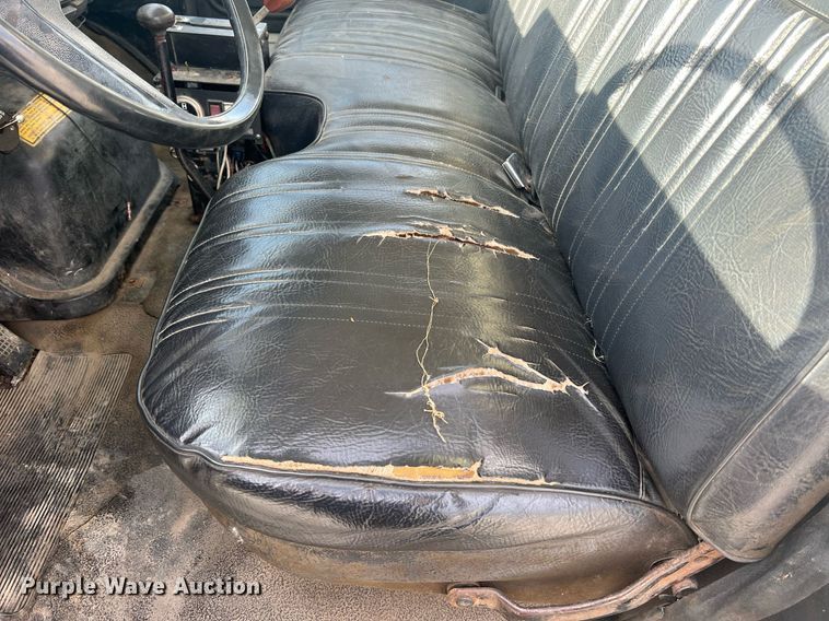 image for item NI9057 1990 Ford F800  crane truck