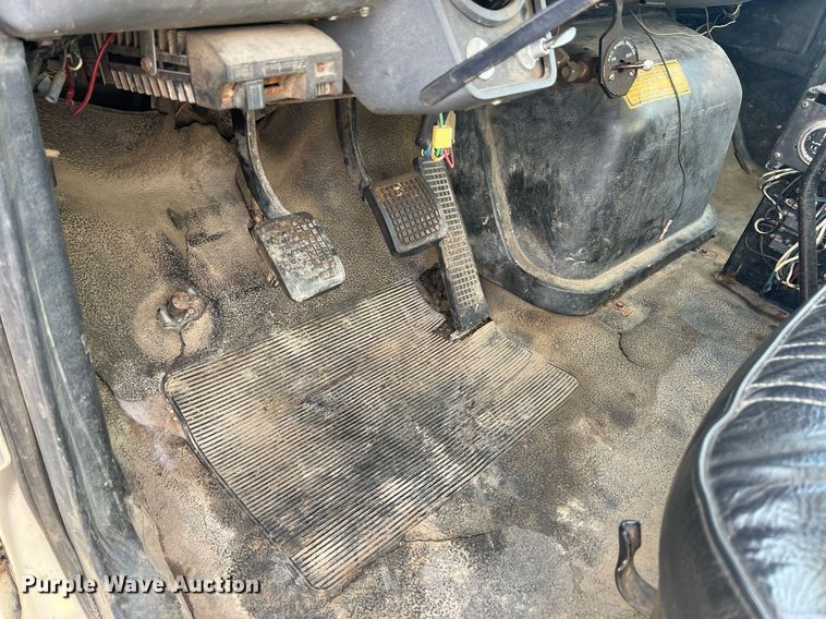 image for item NI9057 1990 Ford F800  crane truck