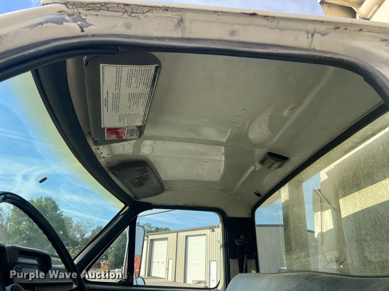 image for item NI9057 1990 Ford F800  crane truck