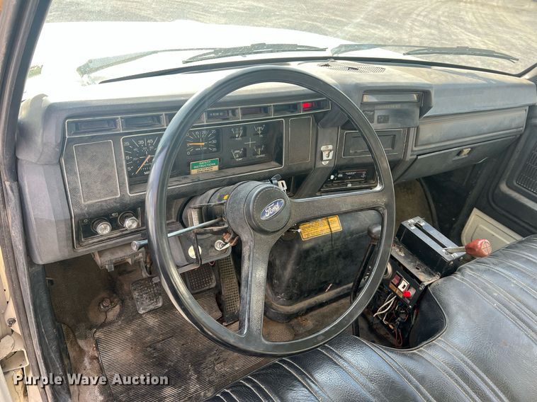 image for item NI9057 1990 Ford F800  crane truck