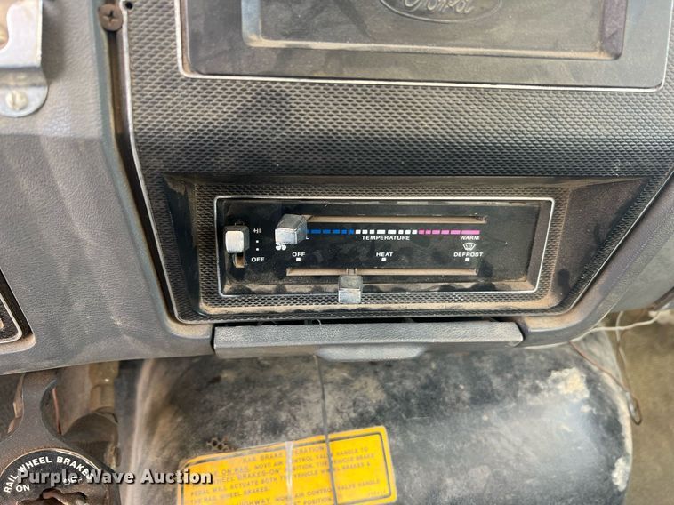 image for item NI9057 1990 Ford F800  crane truck