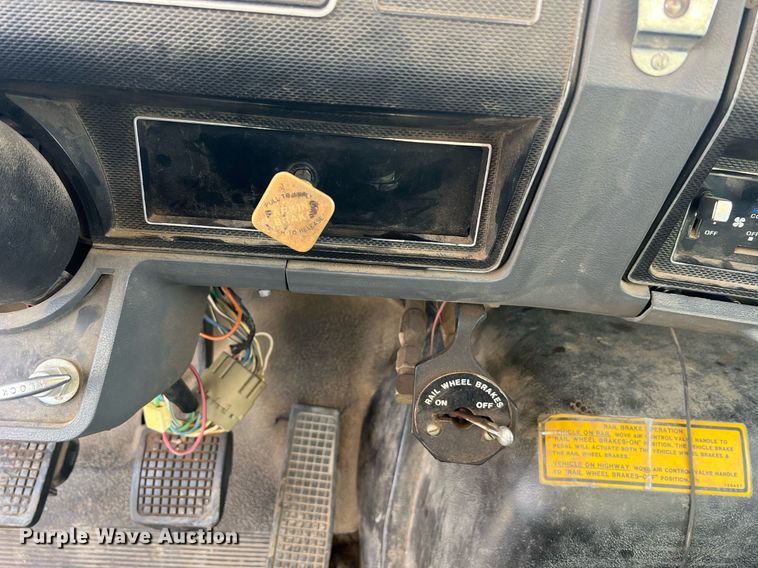 image for item NI9057 1990 Ford F800  crane truck