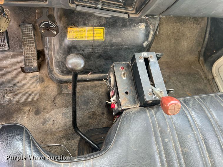 image for item NI9057 1990 Ford F800  crane truck