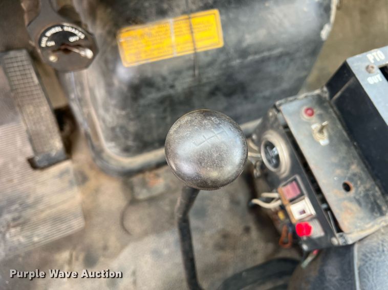 image for item NI9057 1990 Ford F800  crane truck