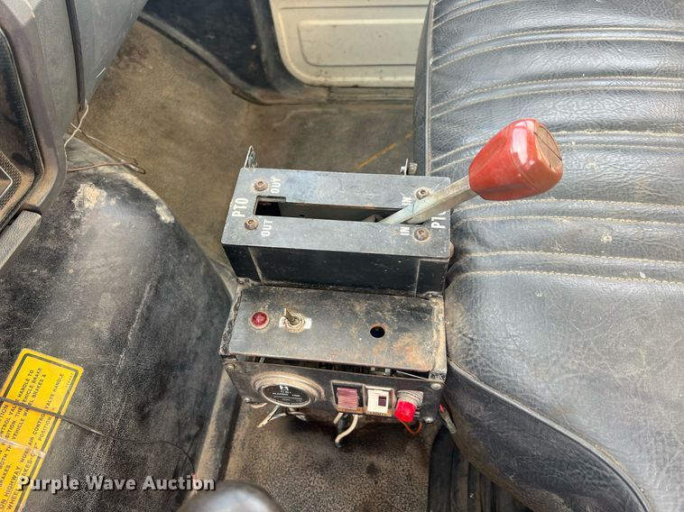 image for item NI9057 1990 Ford F800  crane truck