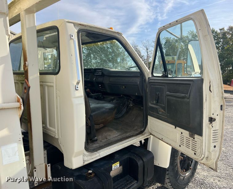 image for item NI9057 1990 Ford F800  crane truck