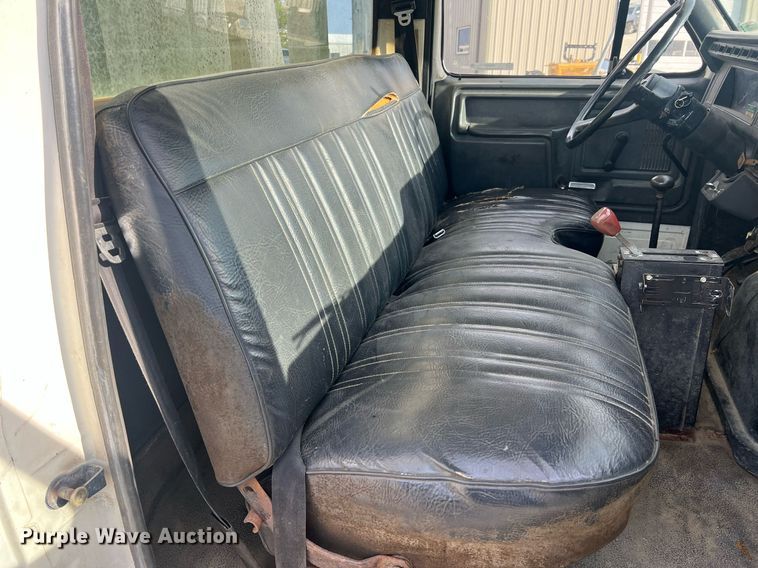 image for item NI9057 1990 Ford F800  crane truck