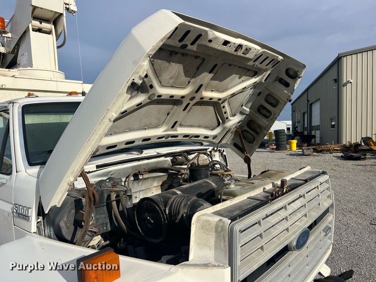 image for item NI9057 1990 Ford F800  crane truck