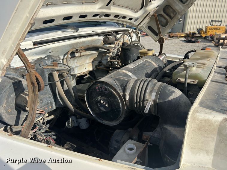 image for item NI9057 1990 Ford F800  crane truck