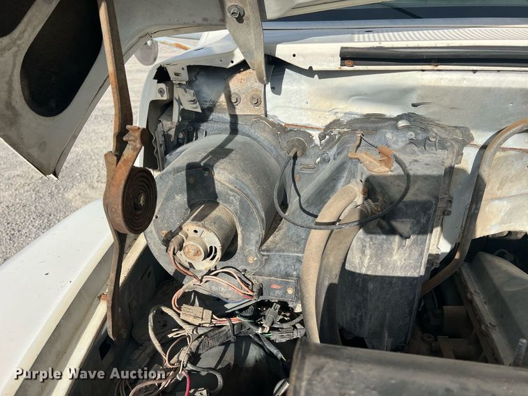 image for item NI9057 1990 Ford F800  crane truck