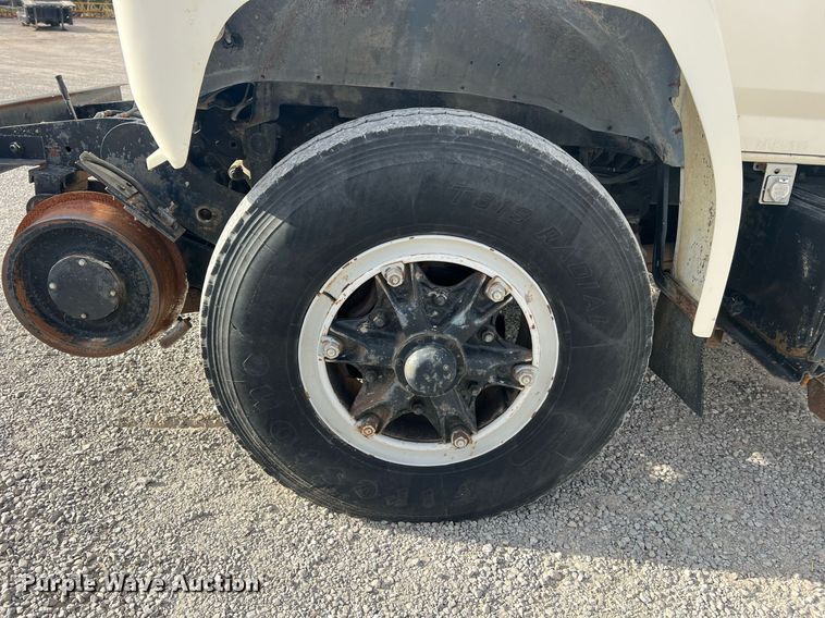 image for item NI9057 1990 Ford F800  crane truck