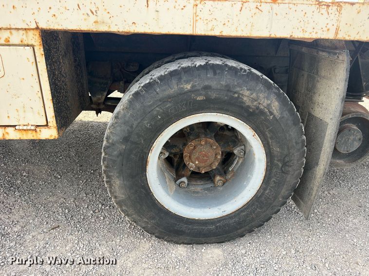 image for item NI9057 1990 Ford F800  crane truck