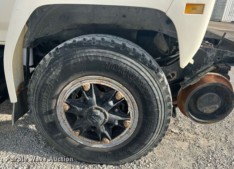 image for item NI9057 1990 Ford F800  crane truck