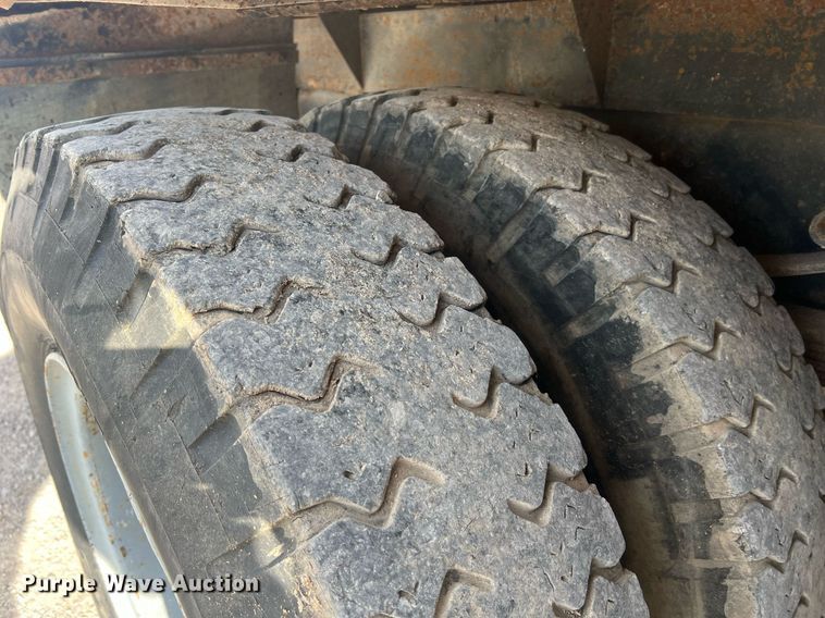 image for item NI9057 1990 Ford F800  crane truck