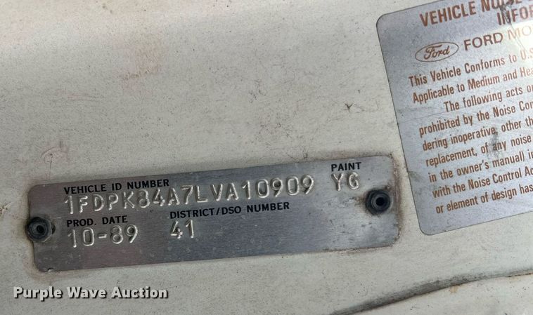 image for item NI9057 1990 Ford F800  crane truck