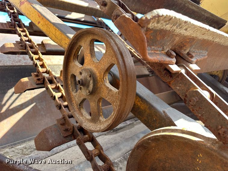 image for item NP9667 1978 Caterpillar 613B  elevating scraper